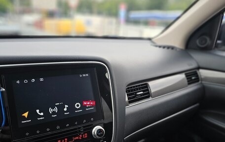 Mitsubishi Outlander III рестайлинг 3, 2021 год, 2 450 000 рублей, 15 фотография