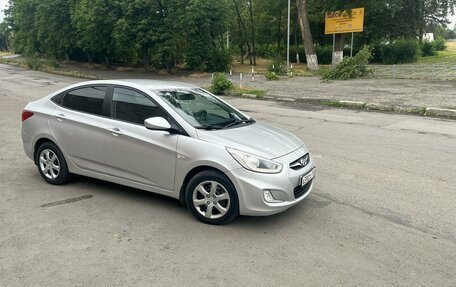 Hyundai Solaris II рестайлинг, 2013 год, 890 000 рублей, 4 фотография
