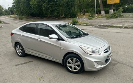 Hyundai Solaris II рестайлинг, 2013 год, 890 000 рублей, 2 фотография