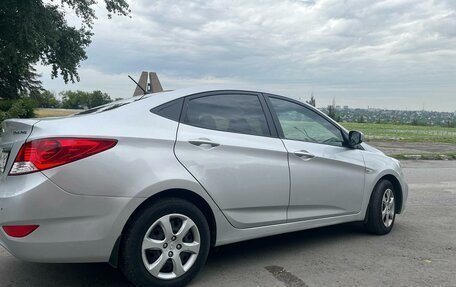 Hyundai Solaris II рестайлинг, 2013 год, 890 000 рублей, 3 фотография