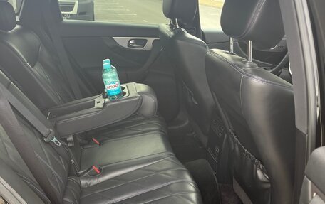 Infiniti QX70, 2014 год, 2 430 000 рублей, 11 фотография