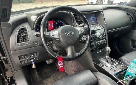 Infiniti QX70, 2014 год, 2 430 000 рублей, 9 фотография