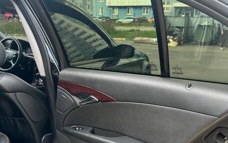 Mercedes-Benz E-Класс, 2005 год, 650 000 рублей, 21 фотография