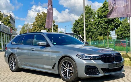 BMW 5 серия, 2022 год, 3 999 000 рублей, 2 фотография