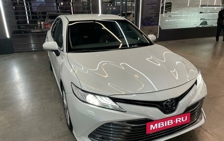 Toyota Camry, 2020 год, 2 400 000 рублей, 10 фотография