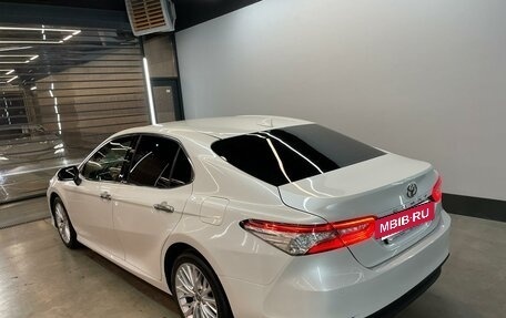 Toyota Camry, 2020 год, 2 400 000 рублей, 4 фотография
