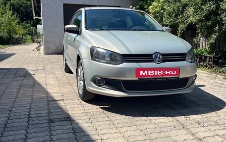 Volkswagen Polo VI (EU Market), 2012 год, 830 000 рублей, 2 фотография