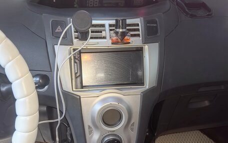 Toyota Yaris III рестайлинг, 2007 год, 700 000 рублей, 10 фотография