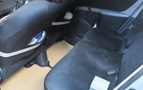 Toyota Yaris III рестайлинг, 2007 год, 700 000 рублей, 8 фотография