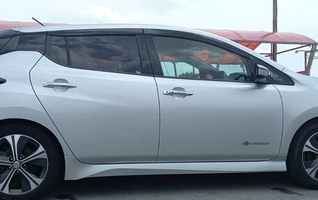 Nissan Leaf II, 2018 год, 1 350 000 рублей, 2 фотография