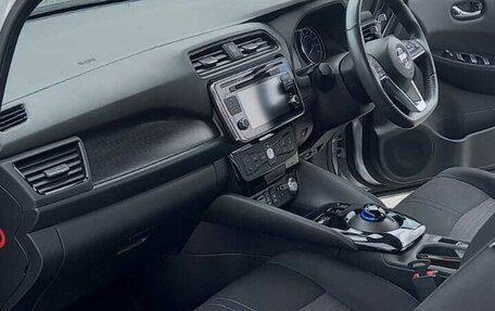 Nissan Leaf II, 2018 год, 1 350 000 рублей, 10 фотография