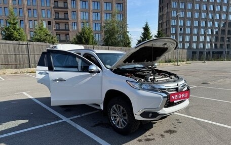 Mitsubishi Pajero Sport III рестайлинг, 2018 год, 2 700 000 рублей, 10 фотография