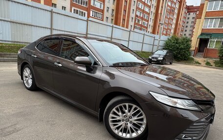 Toyota Camry, 2018 год, 2 750 000 рублей, 4 фотография