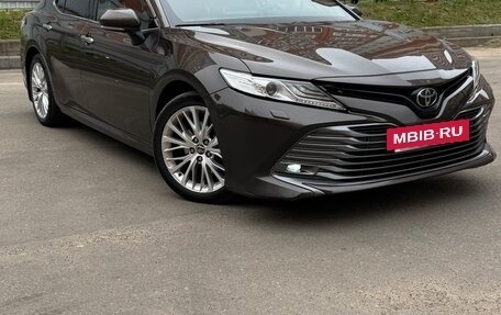 Toyota Camry, 2018 год, 2 750 000 рублей, 2 фотография