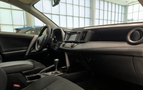 Toyota RAV4, 2016 год, 2 399 000 рублей, 13 фотография