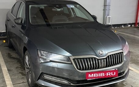 Skoda Superb III рестайлинг, 2019 год, 2 450 000 рублей, 4 фотография