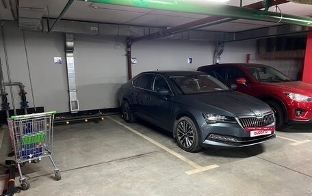 Skoda Superb III рестайлинг, 2019 год, 2 450 000 рублей, 2 фотография