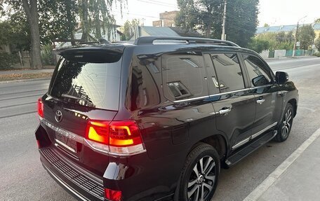 Toyota Land Cruiser 200, 2017 год, 5 965 000 рублей, 5 фотография