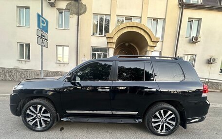 Toyota Land Cruiser 200, 2017 год, 5 965 000 рублей, 8 фотография