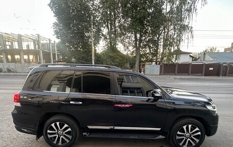 Toyota Land Cruiser 200, 2017 год, 5 965 000 рублей, 6 фотография