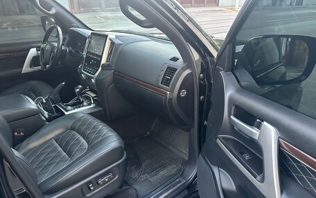 Toyota Land Cruiser 200, 2017 год, 5 965 000 рублей, 12 фотография