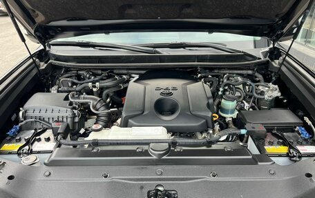 Toyota Land Cruiser Prado 150 рестайлинг 2, 2021 год, 6 790 000 рублей, 6 фотография