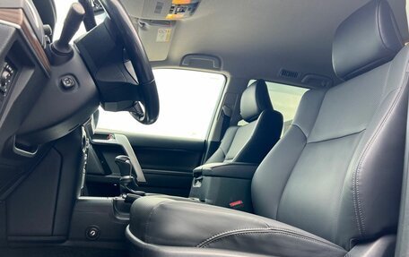 Toyota Land Cruiser Prado 150 рестайлинг 2, 2021 год, 6 790 000 рублей, 28 фотография