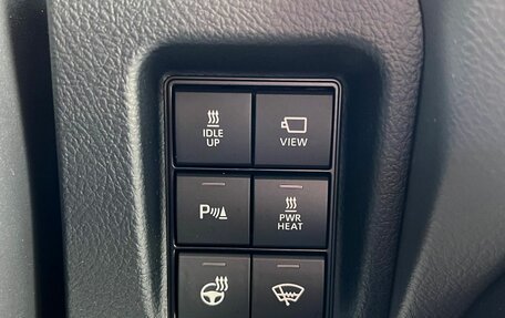 Toyota Land Cruiser Prado 150 рестайлинг 2, 2021 год, 6 790 000 рублей, 24 фотография