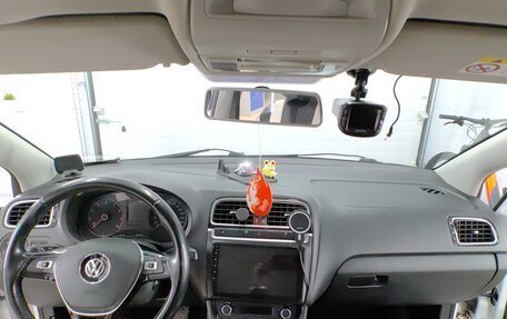 Volkswagen Polo VI (EU Market), 2017 год, 1 300 000 рублей, 11 фотография