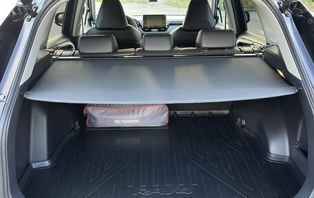 Toyota RAV4, 2021 год, 3 700 000 рублей, 5 фотография