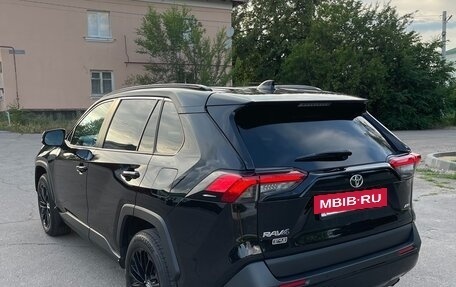 Toyota RAV4, 2021 год, 3 700 000 рублей, 4 фотография