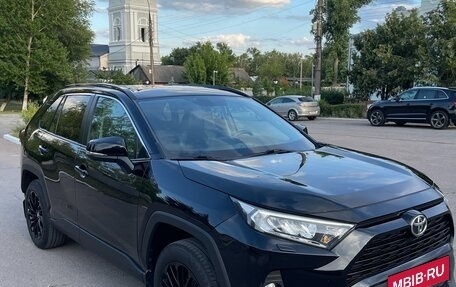 Toyota RAV4, 2021 год, 3 700 000 рублей, 3 фотография