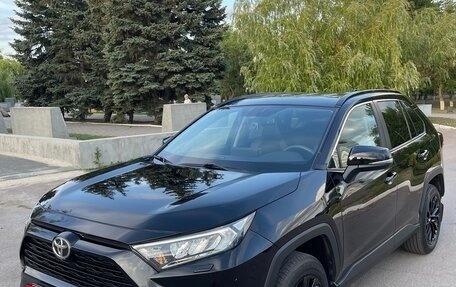 Toyota RAV4, 2021 год, 3 700 000 рублей, 2 фотография