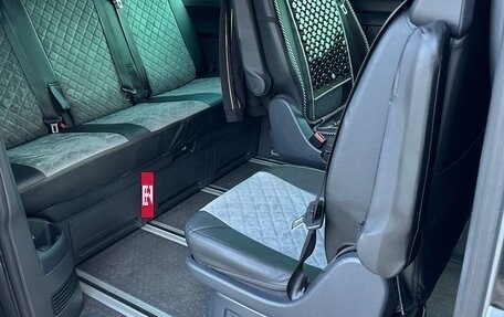 Volkswagen Multivan T6 рестайлинг, 2019 год, 5 900 000 рублей, 2 фотография