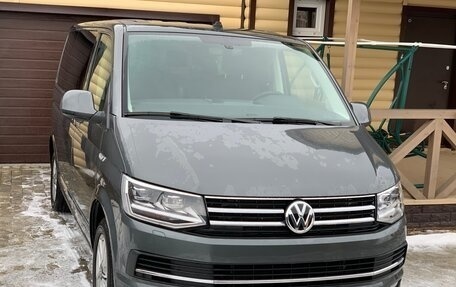 Volkswagen Multivan T6 рестайлинг, 2019 год, 5 900 000 рублей, 5 фотография
