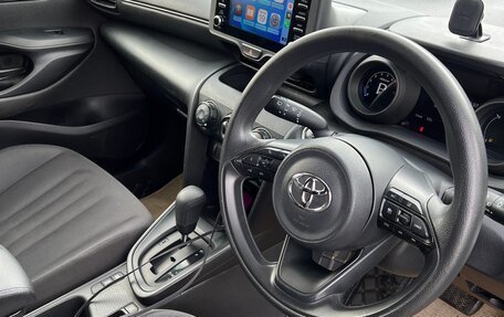 Toyota Yaris Cross, 2020 год, 1 650 000 рублей, 13 фотография