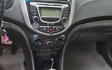 Hyundai Solaris II рестайлинг, 2013 год, 380 000 рублей, 2 фотография