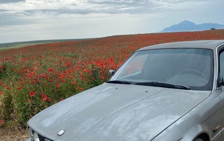 BMW 5 серия, 1988 год, 300 000 рублей, 3 фотография