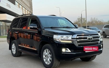 Toyota Land Cruiser 200, 2018 год, 6 380 000 рублей, 2 фотография