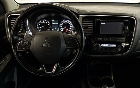 Mitsubishi Outlander III рестайлинг 3, 2015 год, 1 740 000 рублей, 6 фотография