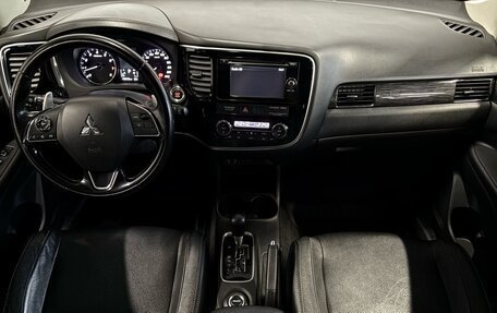 Mitsubishi Outlander III рестайлинг 3, 2015 год, 1 740 000 рублей, 8 фотография