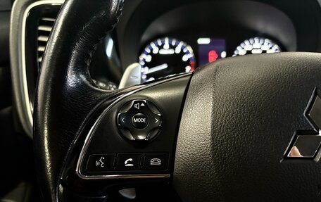 Mitsubishi Outlander III рестайлинг 3, 2015 год, 1 740 000 рублей, 11 фотография