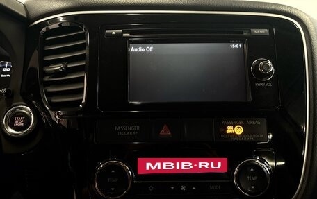 Mitsubishi Outlander III рестайлинг 3, 2015 год, 1 740 000 рублей, 10 фотография