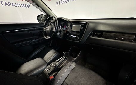 Mitsubishi Outlander III рестайлинг 3, 2015 год, 1 740 000 рублей, 17 фотография