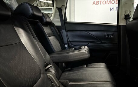 Mitsubishi Outlander III рестайлинг 3, 2015 год, 1 740 000 рублей, 18 фотография