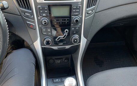 Hyundai Sonata VI, 2010 год, 1 100 000 рублей, 14 фотография