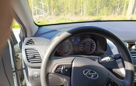 Hyundai Solaris II рестайлинг, 2015 год, 500 000 рублей, 2 фотография