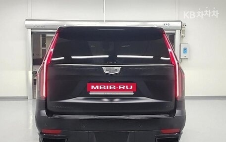 Cadillac Escalade V, 2022 год, 10 990 023 рублей, 3 фотография