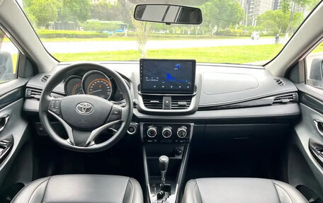 Toyota Yaris, 2022 год, 1 195 027 рублей, 9 фотография