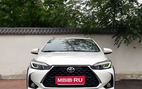 Toyota Yaris, 2022 год, 1 195 027 рублей, 2 фотография